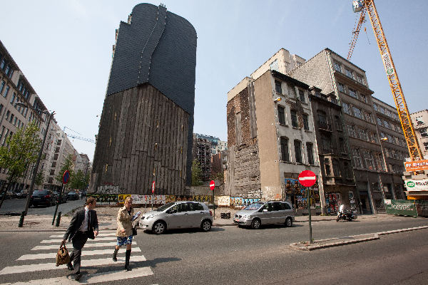 \"Brussel, 15-04-2009. Bezoek bewoners uit Nijmegen Oost aan het Europees Parlement te Brussel. Zij waren daar opuitnodiging van Maria Martens, lid Europees Parlement\"