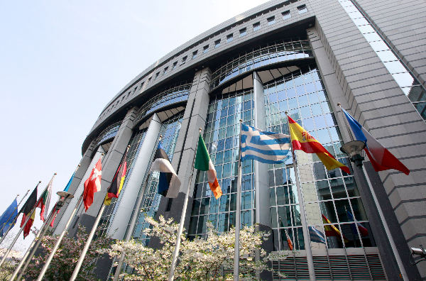 \"Brussel, 15-04-2009. Bezoek bewoners uit Nijmegen Oost aan het Europees Parlement te Brussel. Zij waren daar opuitnodiging van Maria Martens, lid Europees Parlement\"