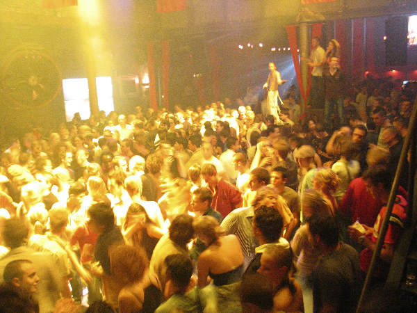 \"Club d\'Anvers, Antwerpen, Camiel, Simone, Peter
foto: Gerard Verschooten ?
13-10-2003\" \"Club d\'Anvers, Antwerpen, Camiel, Simone, Peter
foto: Gerard Verschooten ?
13-10-2003\"