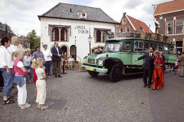 \"Huwelijk Bruiloft Chris da Graca en Joke, Oudekerk.
20-06-2003
Foto\'s zijn auteursrechtelijk beschermd en mogen niet zonder voorafgaande
toestemming van de maker voor andere dan privé ¤oeleinden gebruikt worden.

foto: Gerard Verschooten / FOTAA ?
postbus 1482, 6501 BL Nijmegen
tel: 024-3600767, 0653 201509
Postbank 622777, lid NVF
foto@gerardverschooten.nl\"