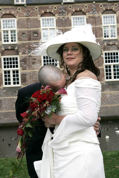 \"Huwelijk en bruiloft Chantal en Andy, kasteel Wijchen
05-11-2004
Foto\'s zijn auteursrechtelijk beschermd en mogen niet zonder voorafgaande
toestemming van de maker voor andere dan privé ¤oeleinden gebruikt worden.

foto: Gerard Verschooten / FOTAA ?
postbus 1482, 6501 BL Nijmegen
tel: 024-3600767, 0653 201509
Postbank 622777, lid NVF
foto@gerardverschooten.nl\"