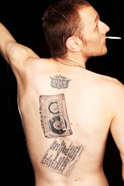 \"Nijmegen, 22-1-2010 . Ruben van de Hurk, Plak in studio met zijn tattoos\"