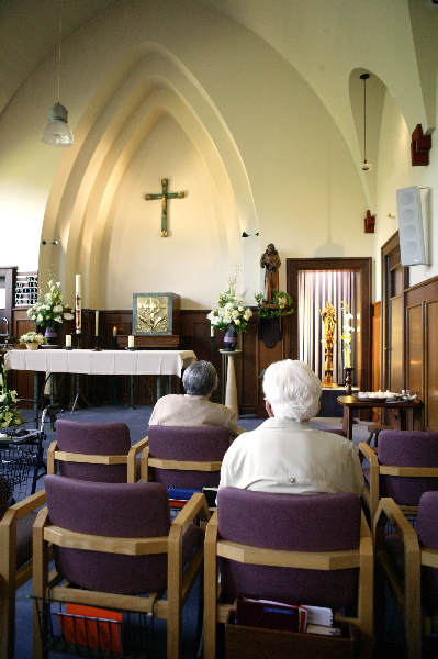 \"Klooster Portiuncola te Alverna met bejaarde zusters, Mariagrot en exterieur en kerk
Talis
Foto\'s zijn auteursrechtelijk beschermd en mogen niet zonder voorafgaande
toestemming van de maker voor andere dan privé ¤oeleinden gebruikt worden.

foto: Gerard Verschooten / FOTAA ?
postbus 1482, 6501 BL Nijmegen
tel: 024-3600767, 0653 201509
Postbank 622777, lid NVF
foto@gerardverschooten.nl\"