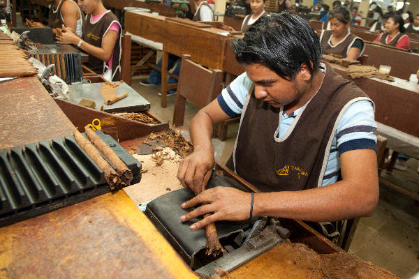 \"Januari 2011, Estelli, Nicaragua, de sigaren van Padron, Plasencia en Oliva\"