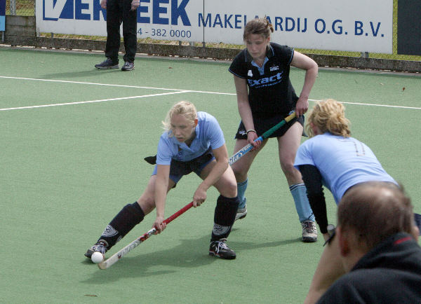 \"dameshockey Nijmegen HGC
Red. Rijk van Nijmegen
foto: Gerard Verschooten ?  
18-04-2004\"