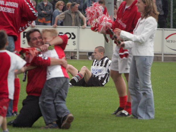 \"Voetbal Rood Wit-Eldenia

Red. Sport
foto: Gerard Verschooten ?  
31-05-2004\"