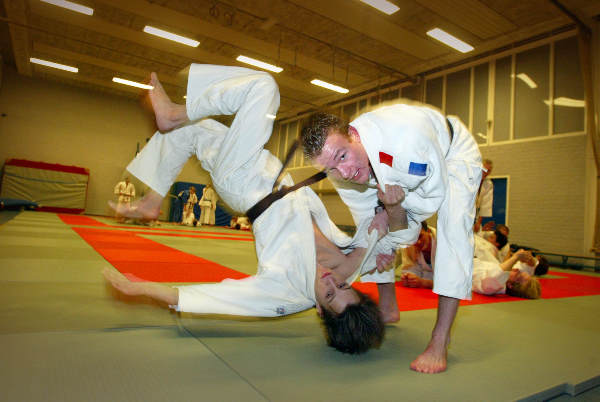 \"Judoka Jeroen Moonen tijdens training
red Apeldoorn
foto: Gerard Verschooten ?  
28-10-2003\"