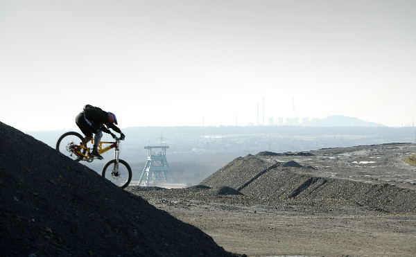 \"Herten, mijnafvalberg in Duitsland, Kolen mountainbike\"