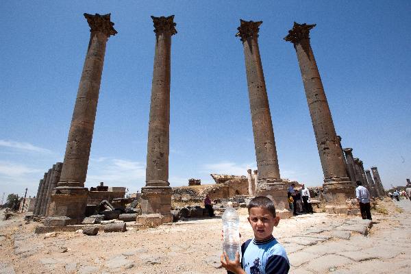 \"Mei 2010, Syriï¿½, Bosra, Romeise resten van graniet.\"