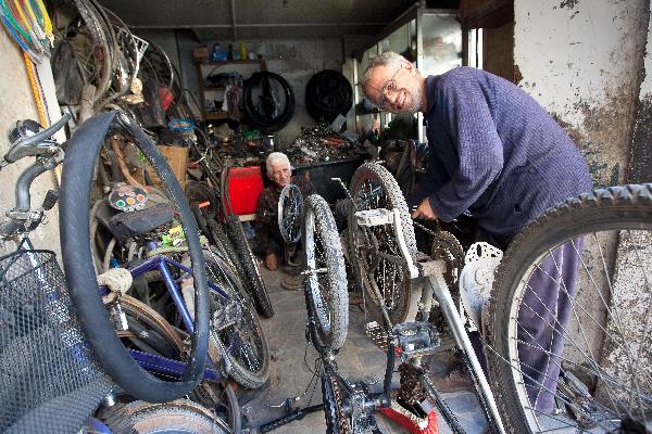 \"Mei 2010, Syriï¿½, fietsenmaker in Aleppo\"