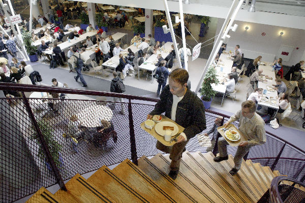 \"KUN Universiteit Nijmegen, Spinozagebouw, student Refter Aquinostraat Gymnasion
archief
Foto\'s zijn auteursrechtelijk beschermd en mogen niet zonder voorafgaande toestemming van de maker voor andere dan privé ¤oeleinden gebruikt worden.

foto: Gerard Verschooten / FOTAA ?
postbus 1482, 6501 BL Nijmegen
tel: 024-3600767, 0653 201509
Postbank 622777, lid NVF foto@gerardverschooten.nl\"