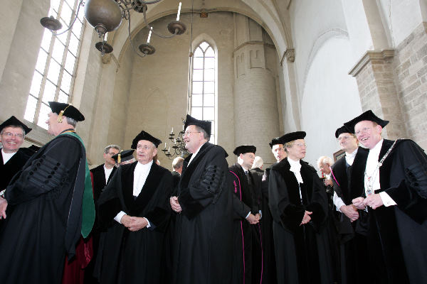 \"Afscheidscollege prof Deutman, Stevenskerk 17092004, RUN, KO door Kamminga
Foto\'s zijn auteursrechtelijk beschermd en mogen niet zonder voorafgaande
toestemming van de maker voor andere dan privé ¤oeleinden gebruikt worden.

foto: Gerard Verschooten / FOTAA ?
postbus 1482, 6501 BL Nijmegen
tel: 024-3600767, 0653 201509
Postbank 622777, lid NVF
foto@gerardverschooten.nl\"