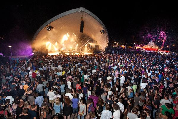 \"Nijmegen, 21-7-2010 . Zomerfeesten, Vierdaagse
Drukte op Valkhof. Affaire\"