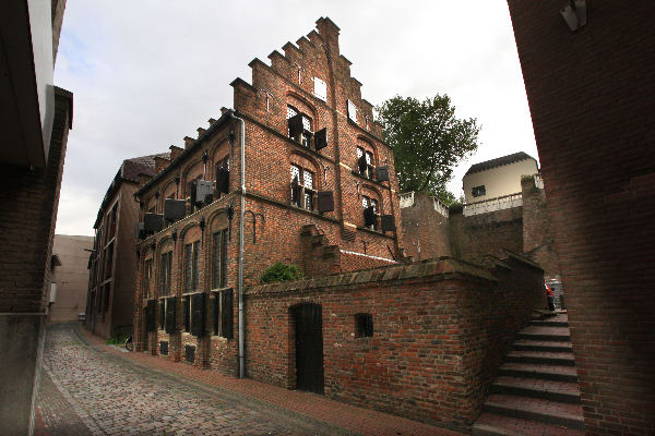 \"Nijmegen, 16-9-2010 . Besiendershuis Waalkade\"