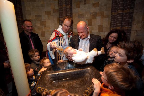 \"Nijmegen 09-5-2010 . Doop van Jop in de Mariakerk.\"