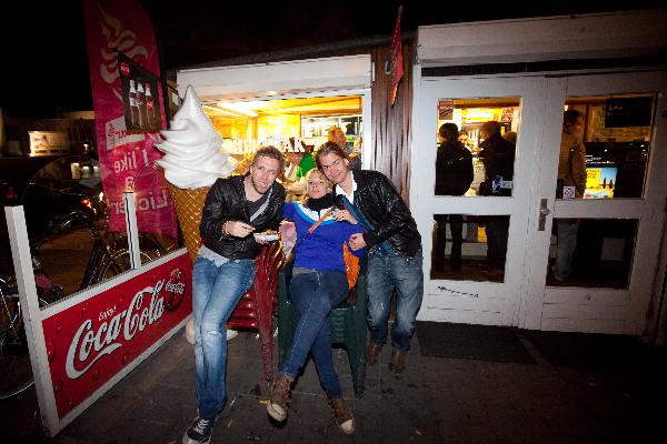 \"Nijmegen, 26-3-2011 . Cafetaria Keizer Karelplein, de friettent, friture aldaar op een zondagmorgen\"