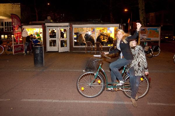 \"Nijmegen, 26-3-2011 . Cafetaria Keizer Karelplein, de friettent, friture aldaar op een zondagmorgen\"