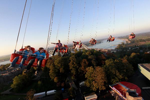 \"Nijmegen, 10-10-2010 . Kermis Nijmegen\"