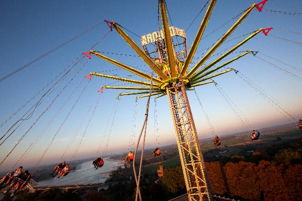 \"Nijmegen, 10-10-2010 . Kermis Nijmegen\"