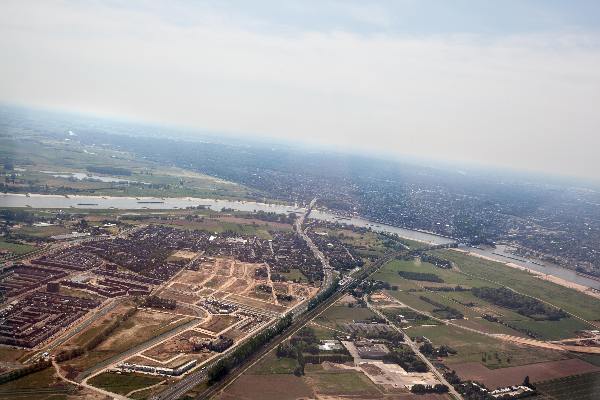 \"Elst, Opendag industrieterrein Pascalweg met modelauto\'s en dergelijke en helikoptervluchten\"