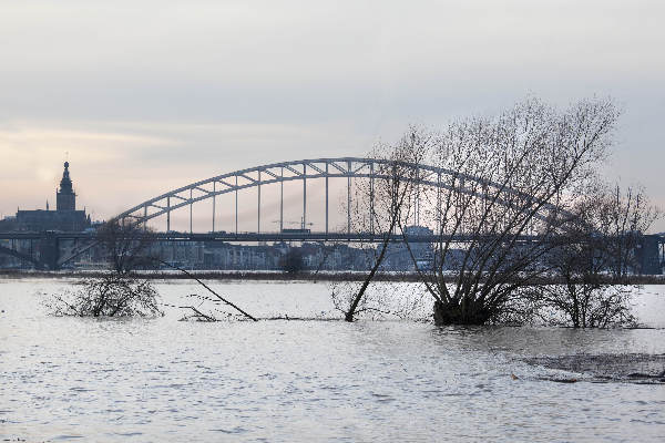 \"Ooy, Hoogwater vanaf Vlietberg\"
