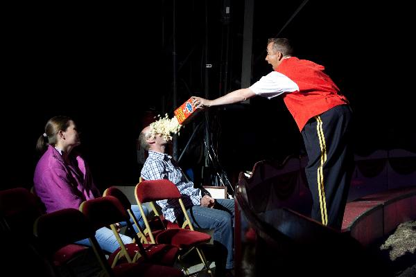 \"Nijmegen, 26-4-2011 . circus Renz op de Goffertwei. Leeuwen acrobatiek..\"