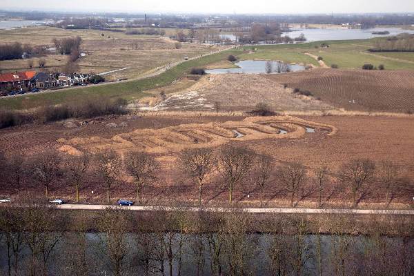 \"Nijmegen, 17-3-2010 . Vooraan Ooysedijk. Struin, BSO is nog steeds bezig met het aanleggen van een wildwaterbaan.\"