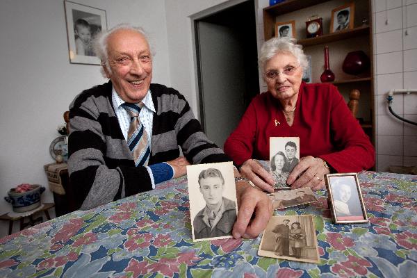 \"Nijmegen, 4-11-2010 . Mevrouw Schuurman, Na 35 jaar heeft ze haar broer teruggevonden  in Australie.\"