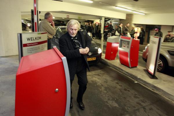 \"Nijmegen, 6-11-2010 . 10 jaar LUX, Rutger Hauer geeft Masterclass oa in Parkeergarage Marienburg\"