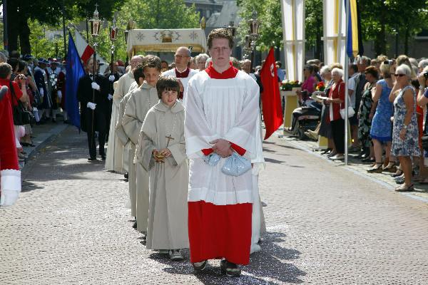 \"Huissen, 6-6-2010 .  Umgang, Maria processie in Huissen\"