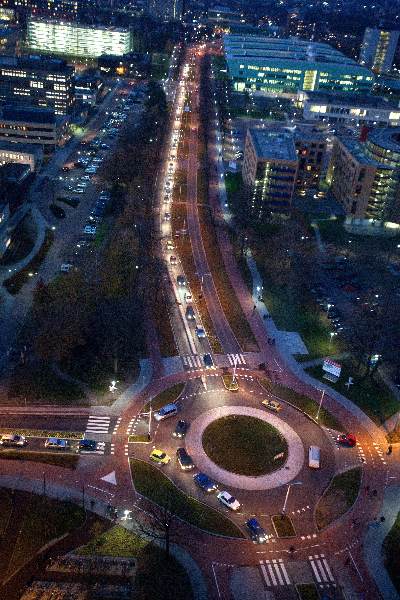 \"Nijmegen, 16-11-2010 .  Drukte Heyendaalseweg bij rotonde met Erasmuslaan\"