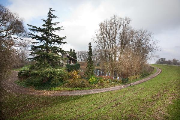 \"Lent, Bemmelsedijk, kolk van Wijk,villa blijft staan\"