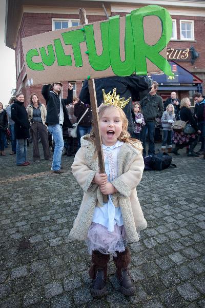 \"Nijmegen, 20-11-2010 . Schreeuwactie/demostratie van het Badhuis naar de Lindenberg tegen het huidige cultuurbeleid.\"