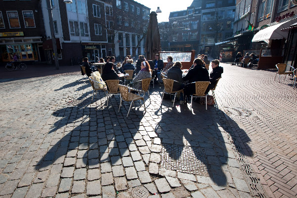 \"-Nijmegen, 17-2-2011 . Eerste terras op Koningsplein.\"