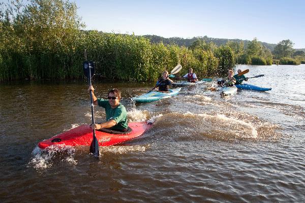 \"Nijmegen, 29-6-2010 . Kanoclub op water in de Ooij\"