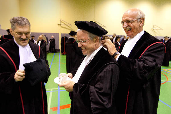\"Nijmegen, 30-8-2010 . Opening academisch jaar, Radboud Universiteit. met o.a. Desanne van Brederode, Tim Knol en cortege van hoogleraren\"