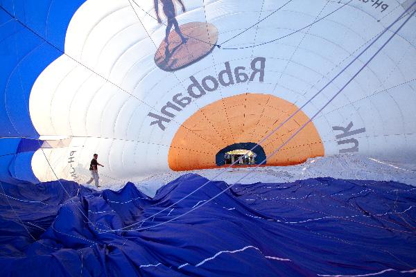 \"Nijmegen, 26-07-2010, Luchtballonvaart met Jan vd. Meer en Hannie Kunst\"