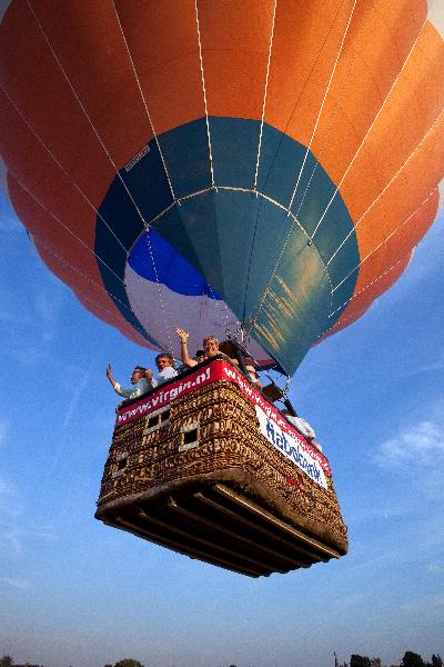 \"Nijmegen, 26-07-2010, Luchtballonvaart met Jan vd. Meer en Hannie Kunst\"