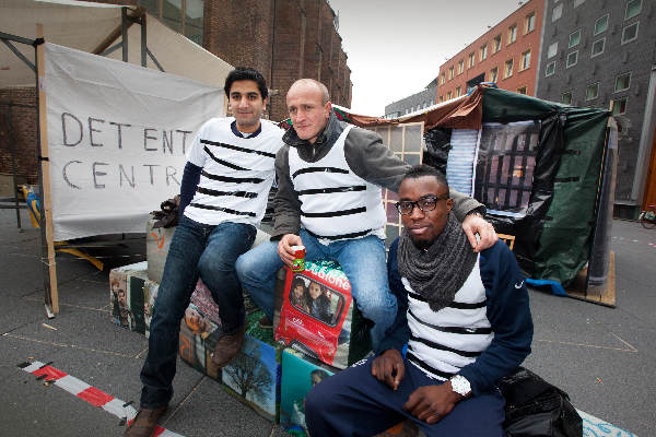 \"Nijmegen, 17-3-2011 . Op het Marienburgplein wordt actie gevoerd tegen illegaal maken vluchtelingen. Als actie wordt er hier een tijdelijk detentiecentrum gebouwd\"
