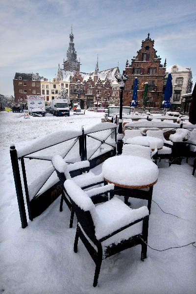 \"Nijmegen, 20-12-2010 . Markt Nijmegen, winter, sneeuw, terassen,\"