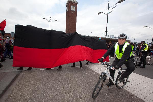 \"Nijmegen, 1-5-2010 .1 mei demonstratie voor radicaal andere samenleving vanaf het Stationsplein\"