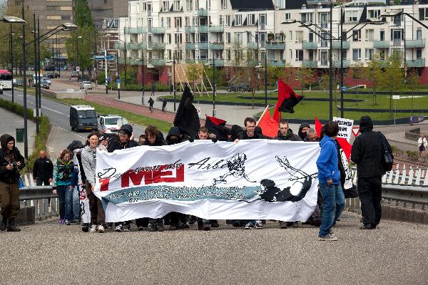 \"Nijmegen, 1-5-2010 .1 mei demonstratie voor radicaal andere samenleving vanaf het Stationsplein\"