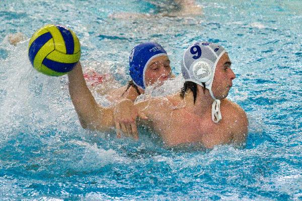 \"Nijmegen, 28-11-2010 . Waterpolo mannen: Aquza Novio - Het Ravijn nummer 9\"