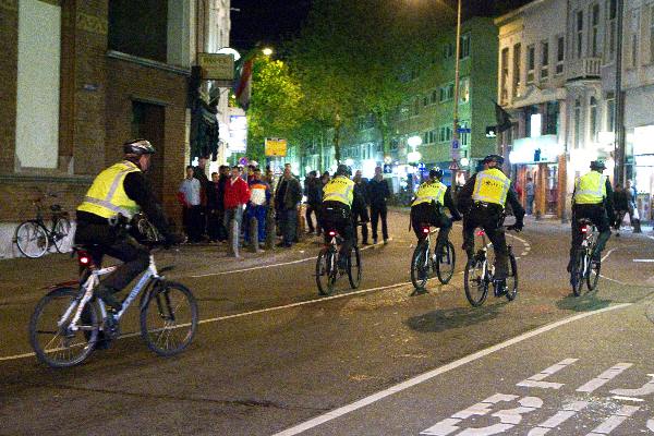 \"Nijmegen, 1-5-2010 . Veel politie in de stad, te fiets, ivm ongeregeldheden met NEC-supporters. morgen NEC-Ajax...\"