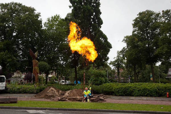 \"Nijmegen, 14-7-2011 .  Affakkelen aardgas gas aan Weurtseweg ivm lek Voorstadslaan\"