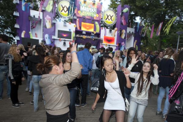 \"Nijmegen, 18-7-2011 . Zomerfeesten, Vierdaagse Nijmegen, Matrix in the Parc met dj Brian Loui John\"