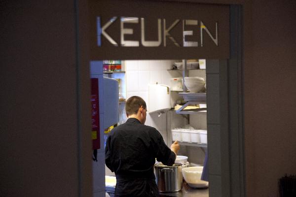 \"Nijmegen, 18-8-2011 . In- ï¿½n exterieur van restaurant Verrukkulluk voor Geniet. Keuken\"
