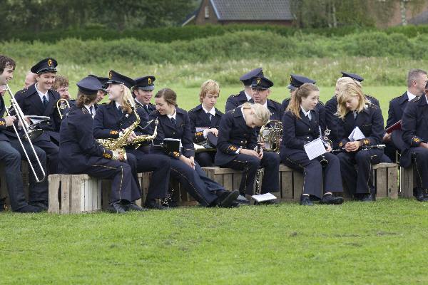 \"Doornenburg, 17-9-2011 . Koningschieten schutterij Gijsbrecht van Aemstel met fanfare\"