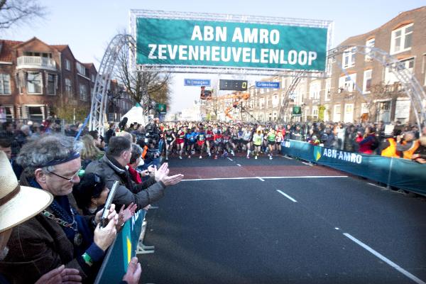 \"Nijmegen, 20-11-2011 . Zevenheuvelenloop 2011\"