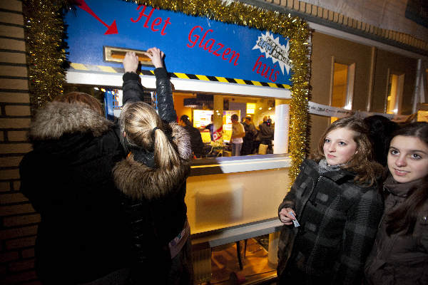 \"Wijchen, 20-12-2011 . Glazen Huis/ de avond    In het Maaswaal College\"